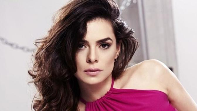 Özge Özpirinçci'den takipçisine cevap! Sizi eleştirenlere nasıl yanıt verirsiniz?