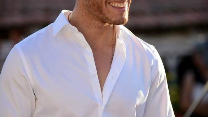 Kızlar, Kerem Bursin Mi Barış Arduç Mu Hangisi Daha Yakışıklı?
