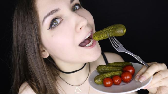Salatalık turşusunu çok seviyorum neden ki?