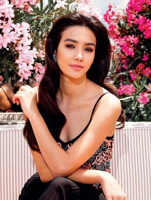 Gal Gadot mu Aybüke Pusat mı?