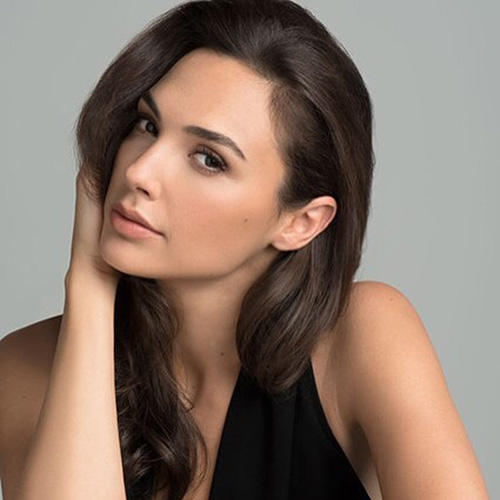 Gal Gadot mu Aybüke Pusat mı?