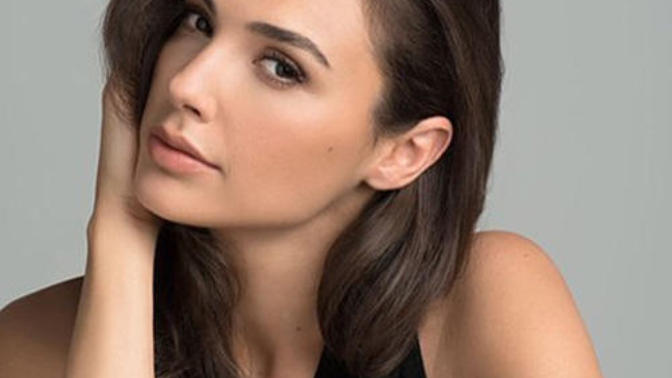 Gal Gadot mu Aybüke Pusat mı?