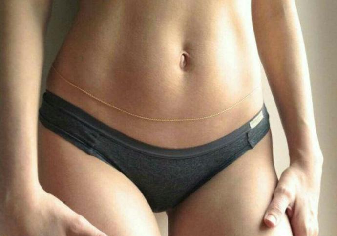 Böyle karnı Seksi olan kız varmı??