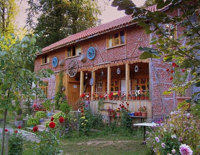 Köy evi ile çiftlik evi aynı mı?