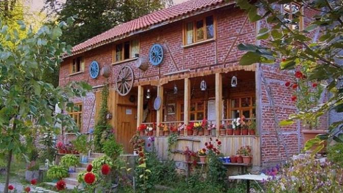 Köy evi ile çiftlik evi aynı mı?