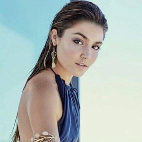 Tescilli guzelimiz hande erceli beğeniyor musunuz?