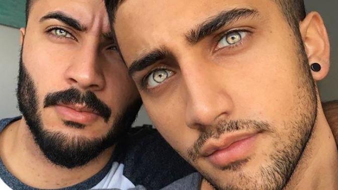 Renkli gözlü erkekler mi daha çekici daha yakışıklı yoksa kara gözlüler mi?
