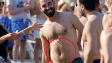 Arda Turan bu sefer göbeği ile ön planda! Yakışmış mı göbekçik?