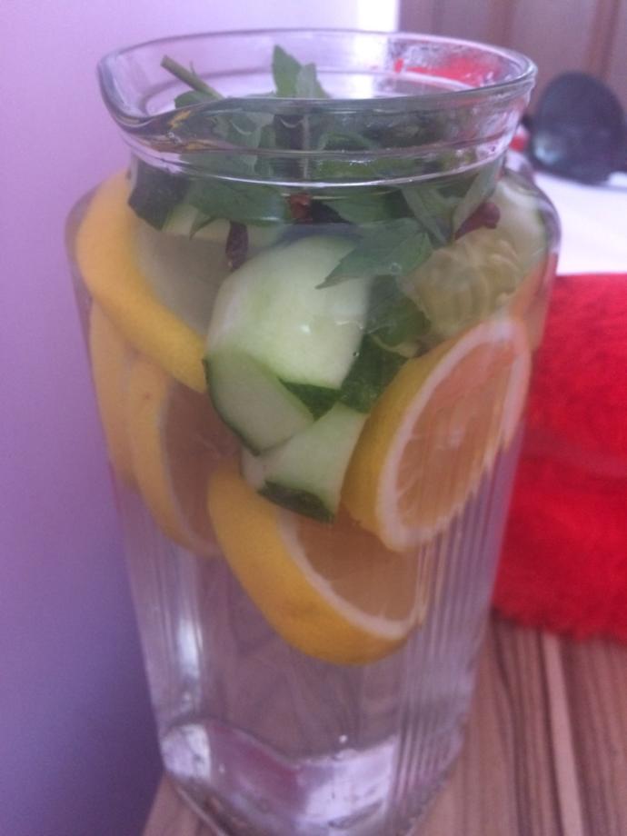 Bildiğiniz Zayıflatıcı DETOX suyu tarifi var mı?
