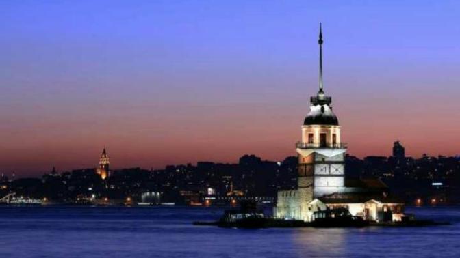 Kız Kulesi karşısında sevgilinizle banklarda oturmak ister misiniz?