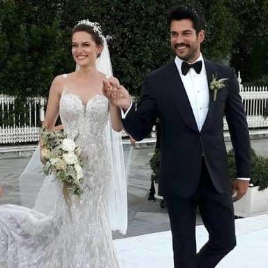 Fahriye evcen burak özçivit evlendi. Sizce onların gerdek gecesi nasıl geçmiştir?