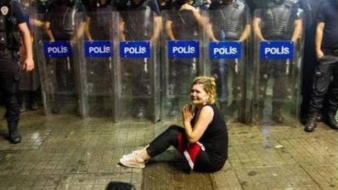 Devrimci kızlar vs Türkçü kızlar?