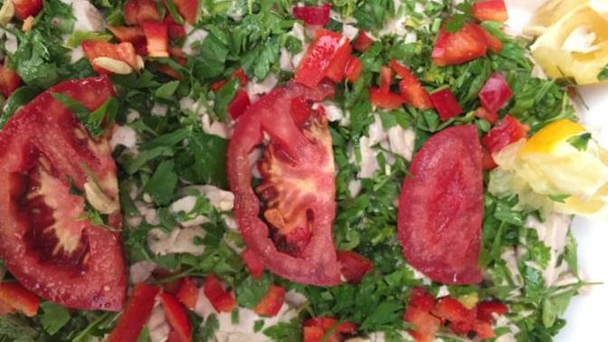 Rakının yanına beyin salatası aldım ilk defa yiyecem güzel mi?