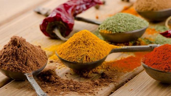 Yemeklere baharat pişerken mi konulur, piştikten sonra mı?