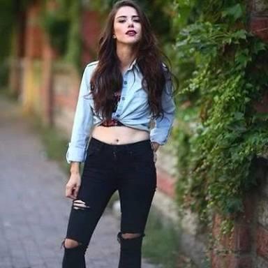 Hande Erçel mi, daha güzel Özge Gürel mi daha güzel?