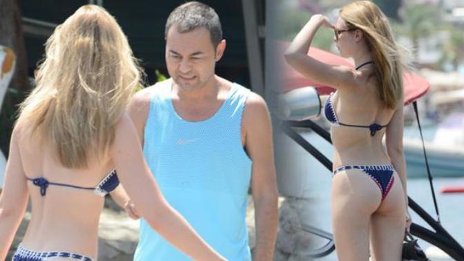 Serdar Ortaç'ın eşi Chloe Loughnan, bikinisiyle yürekleri hoplattı. Siz bu bikiniyi giyer misiniz?