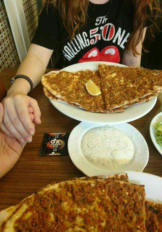 Siteden veya normalde kiminle lahmacun yemek isterdiniz??