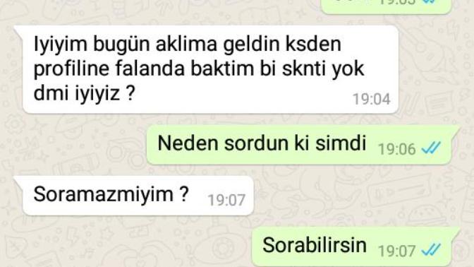 Sizce seviyormudur? Yoksa vicdan azabi cektiginden mi yazdi?