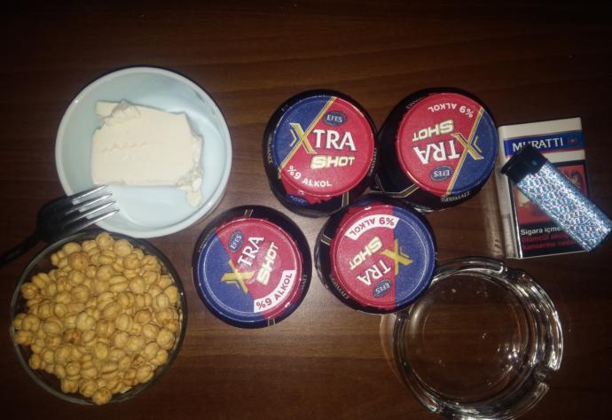 "Karşılıksız sevebilmek ise sevda , gerçek seven küle dönmüş her çağda "Diyenler burada mı?