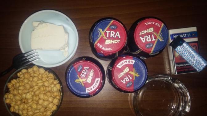 "Karşılıksız sevebilmek ise sevda , gerçek seven küle dönmüş her çağda "Diyenler burada mı?