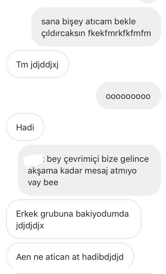 Sizce beni seviyor mu? Çok alaylı davranıyor gibi kendime nasıl bağlayabilirim?