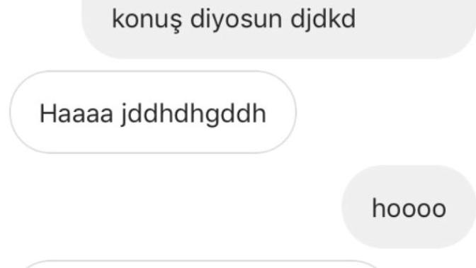Sizce beni seviyor mu? Çok alaylı davranıyor gibi kendime nasıl bağlayabilirim?