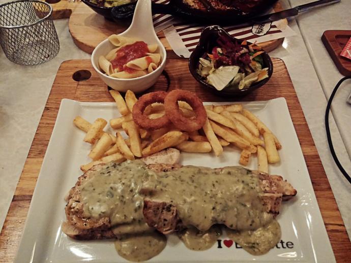 Köri soslu tavuk mu barbekü soslu tavuk mu yoksa foxfair mi seversiniz?