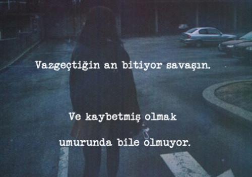 Ziyan edilmiş o zaman ve emeğe değmeyen insanlar için üzülmek yerine yeni bir sayfa açmak zor mudur insan için?
