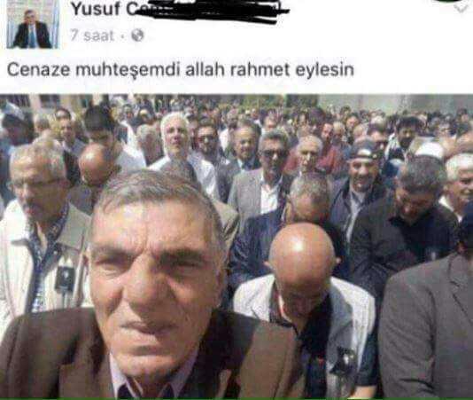 Sizce bu adam neyin peşinde ????