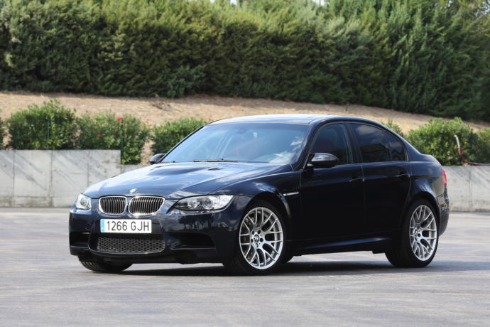 Arkadaslar Pegeout RCZ mi Yoksa BMW  E90 Kasa mi?