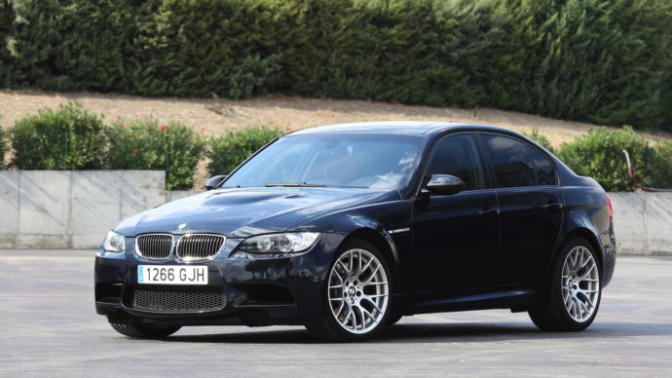 Arkadaslar Pegeout RCZ mi Yoksa BMW E90 Kasa mi?