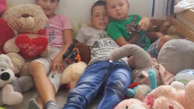 Kardeşimin ayakları çok mu büyük sizce?