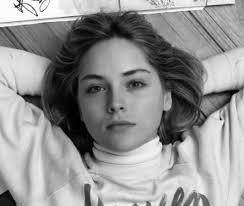 Sharon Stone gençliğinde çok güzel ve masummuş dimi ya?