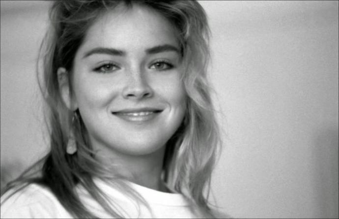 Sharon Stone gençliğinde çok güzel ve masummuş dimi ya?