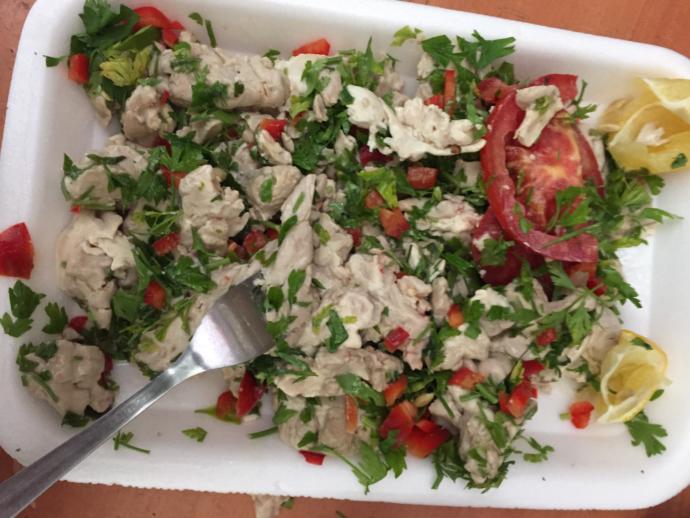 Öğle yemeğine beyin salatası yaptım var mı seven?
