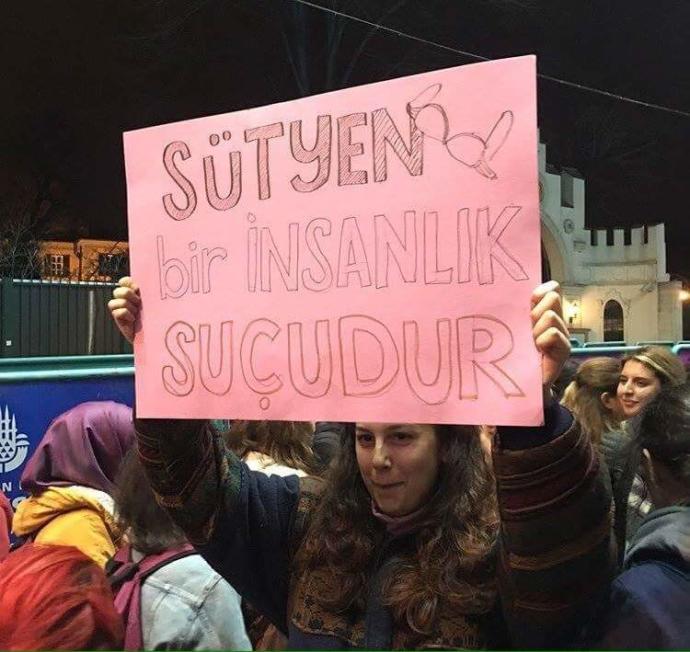 Sütyen bir insanlık suçu mudur? Kız burada ne demek istemiş sizce?
