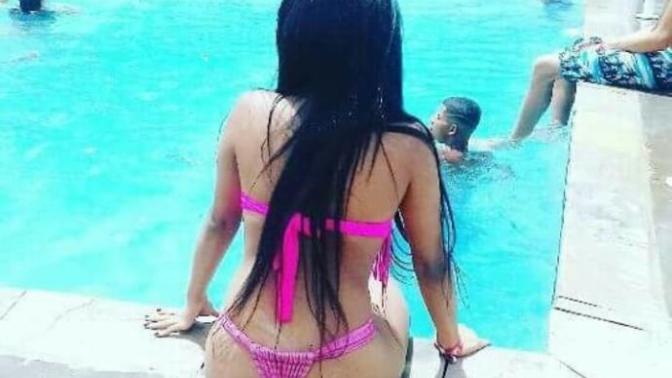 Kızlar, Türkiye de bu tarz tanga bikini şeklinde seksi bikini rahatlıkla giyilebilir mi , uygun plaj  ya da  otel var mıdır?