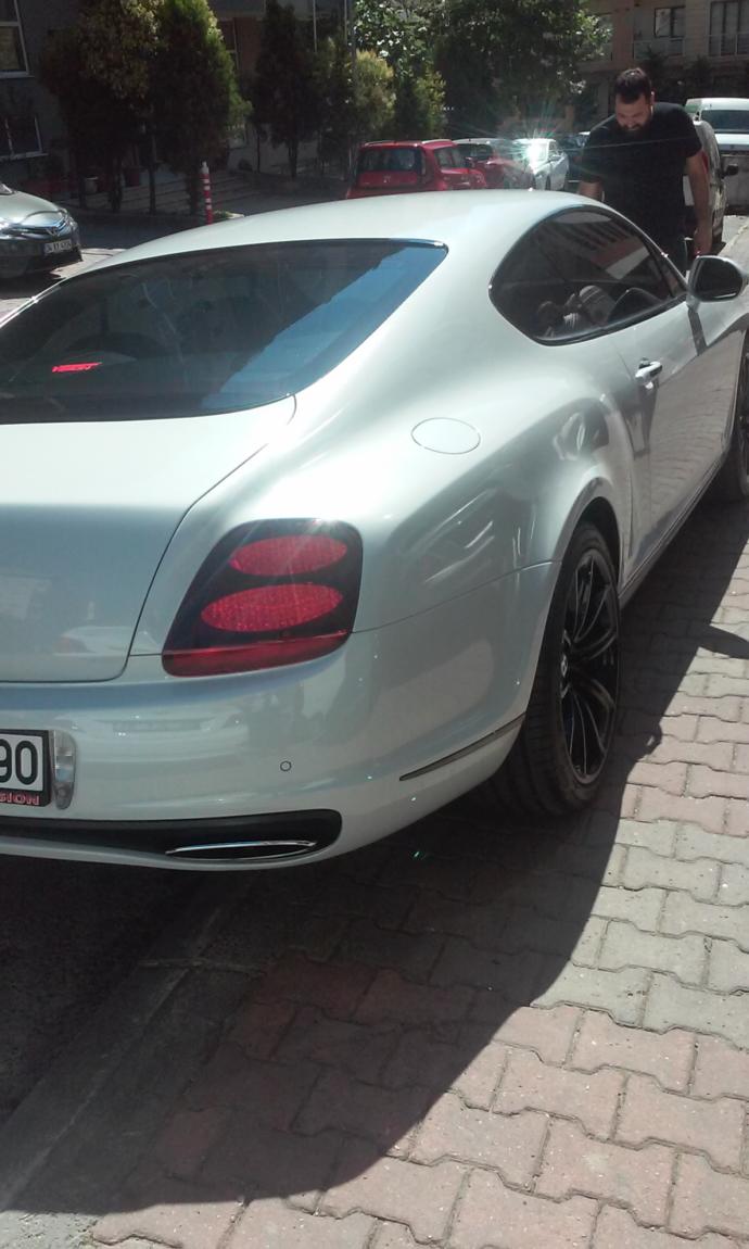 Kızlar, nasil araba bentley.kumascimin arabasi,bende BMW X6 var deyiseyim mi ne dersiniz?