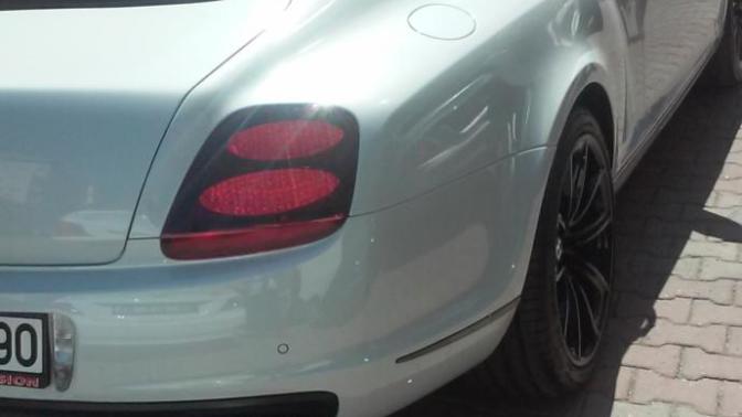 Kızlar, nasil araba bentley. kumascimin arabasi, bende BMW X6 var deyiseyim mi ne dersiniz?