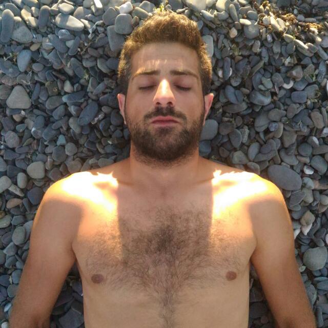 Keskin bir soru detaydadir. Masum bir bebek ile sevgilin arasinda kalsan hangisini secersin?