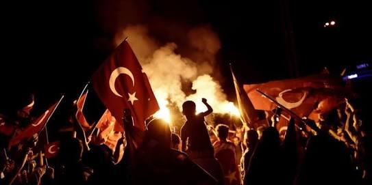 15 Temmuz Destanı'nın bu gün 1 yılı ve siz 15 Temmuz Darbe girişimi hakkında ne düşünüyorsunuz?