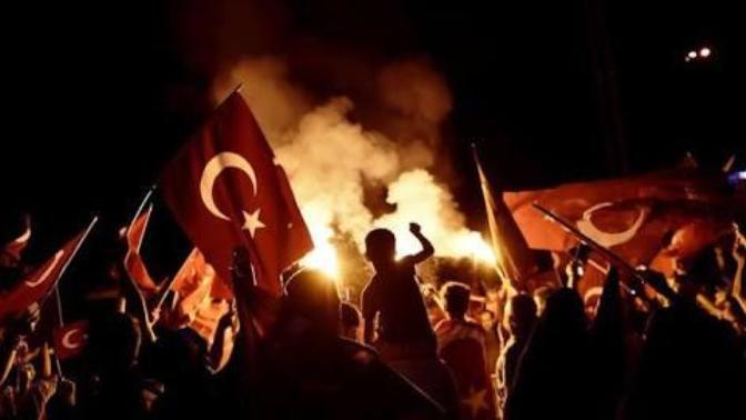 15 Temmuz Destanı'nın 1 yılı! Siz 15 Temmuz Darbe girişimi hakkında ne düşünüyorsunuz?