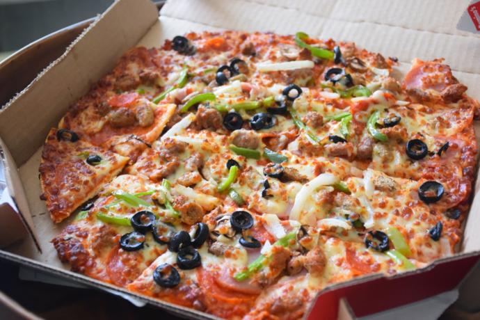 Canım deli gibi pizza çekti :(  evde yapmak istesem un yok sucuk yok ne yapıcam ya 😣 ????