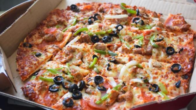 Canım deli gibi pizza çekti :( evde yapmak istesem un yok sucuk yok ne yapıcam ya 😣 ?