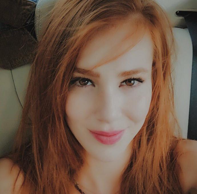 Elçin Sangu çok seksi değil mi???
