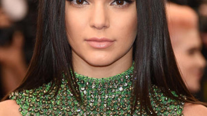 Kendall Jenner Yüz olarak çok sıradan değil mi?