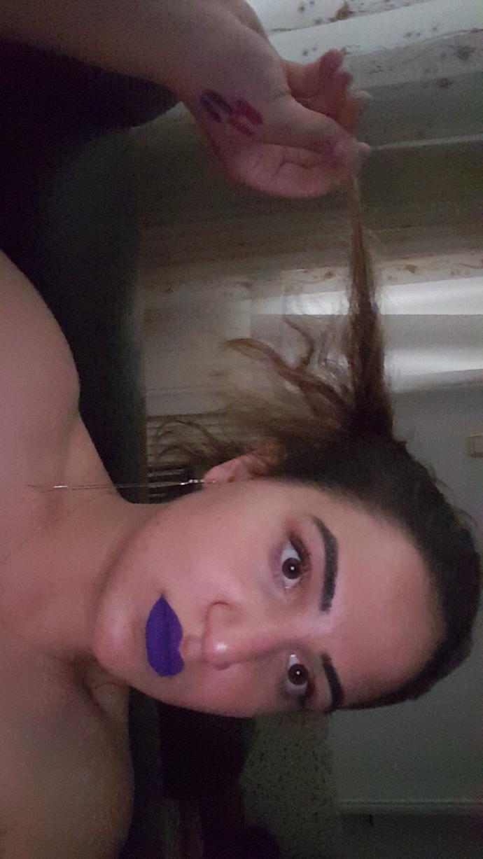 Mor ruj nasıl olmuş? Yakışmıs mı yoksa pembe/kırmızyla mı devam edeyim?