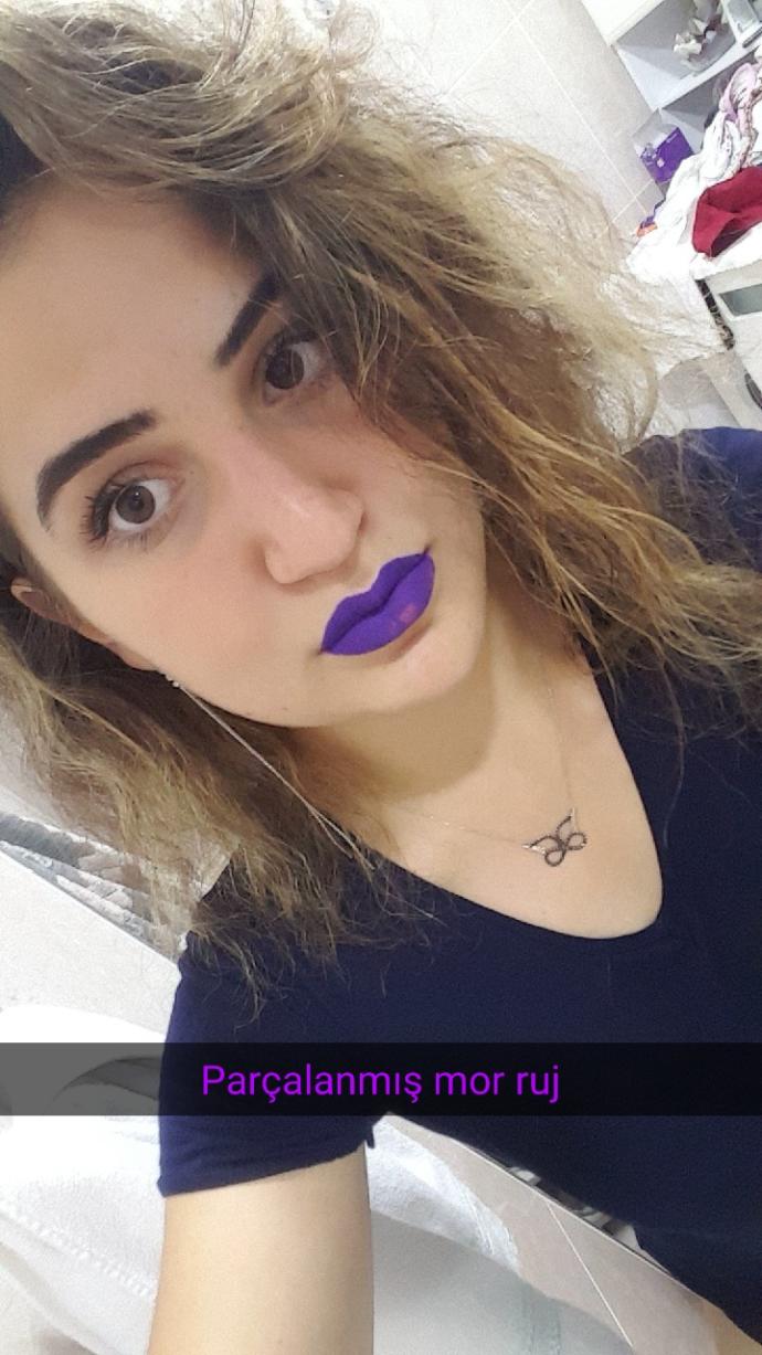 Mor ruj nasıl olmuş? Yakışmıs mı yoksa pembe/kırmızyla mı devam edeyim?