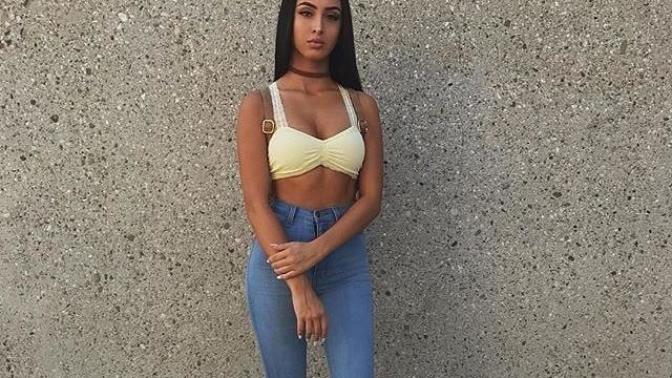 Sizce bu kız zayıf mı/şişman mı/ normal mi?