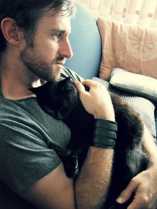 Kedi gibi okşanmak istiyorum?